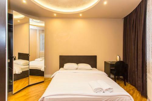 Elegant 2bdr Apartment With A Balcony