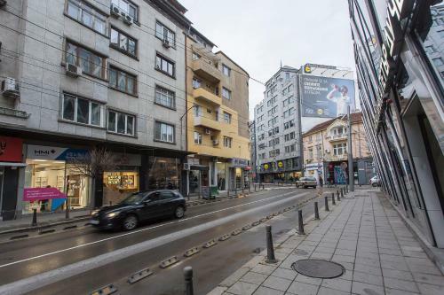 Elegant 2bdr Apartment With A Balcony