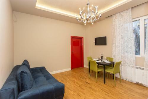 Elegant 2bdr Apartment With A Balcony