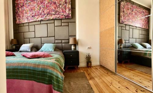Ekaterina's City Center Gallery Apartment