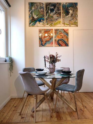 Ekaterina's City Center Gallery Apartment