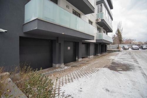 Sunny & Stylish Brand New 2bdr Apartment + Parking