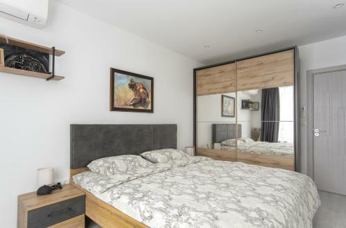 Sunny & Stylish Brand New 2bdr Apartment + Parking