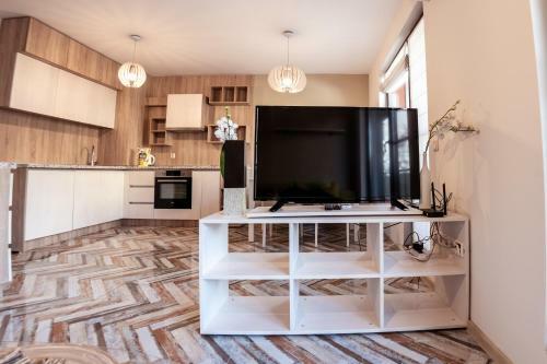 Bright 1bdr Apartment With A Balcony