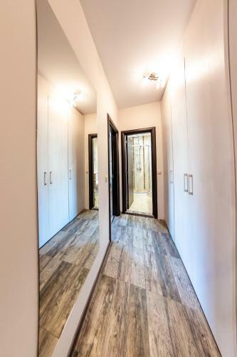 Bright 1bdr Apartment With A Balcony