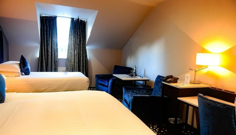 Hotel Ten Square
