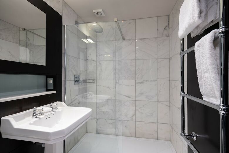 Hotel Ten Square