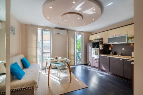 Top Location Apartment In The Center