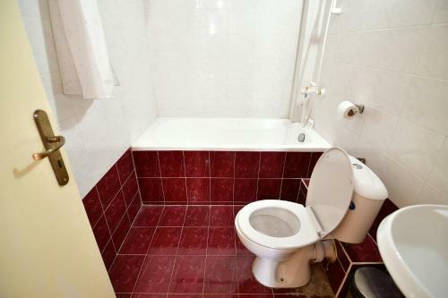Spacious Apartment At Central Location - Karavelov