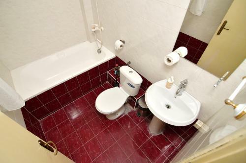 Spacious Apartment At Central Location - Karavelov