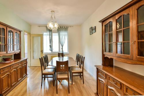 Spacious Apartment At Central Location - Karavelov