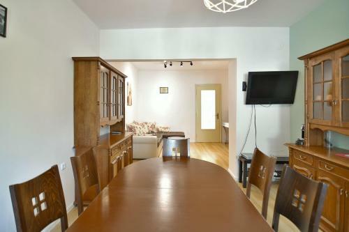 Spacious Apartment At Central Location - Karavelov