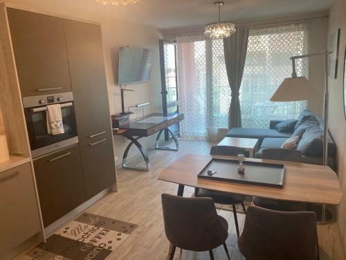 Family Biz Apartment