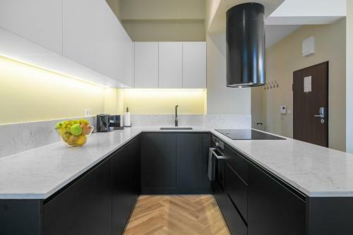 R-varna Deluxe Apartments