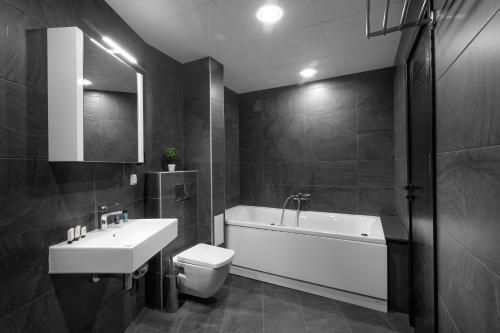 R-varna Deluxe Apartments