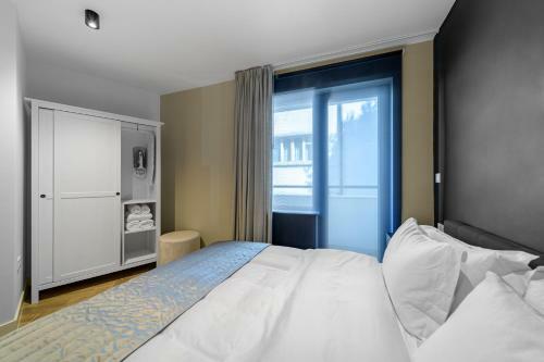 R-varna Deluxe Apartments