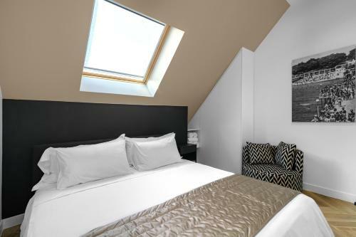 R-varna Deluxe Apartments