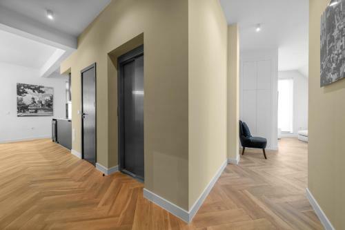 R-varna Deluxe Apartments