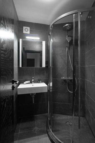 R-varna Deluxe Apartments
