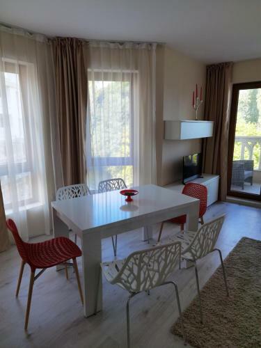 By The Waves Luxury Beach Apartment