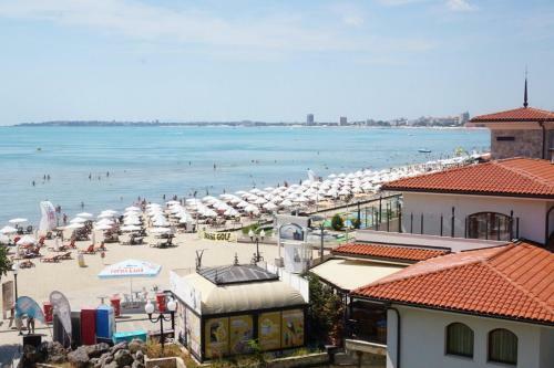 Private Apartment In Carina Beach