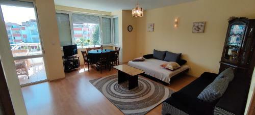 Sunny Fort Private Apartment