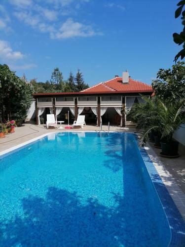 Hostal Vila Nami