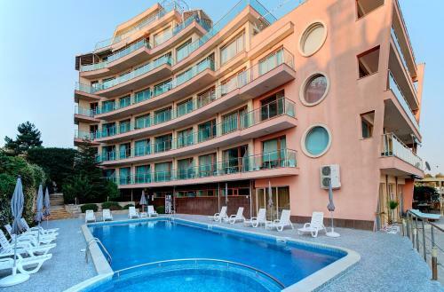 Beachfront Apartments By Marty's