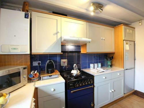 1 West Cottage