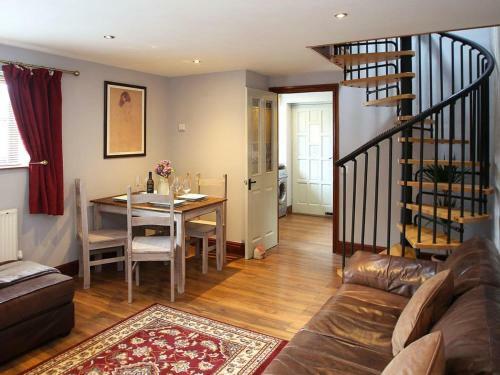 2 West Cottage