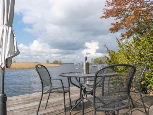Aan De Plas