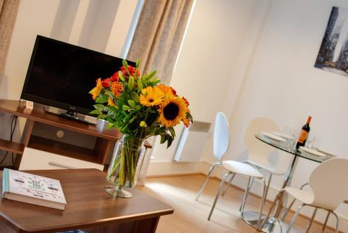 Base Serviced Apartments - Cumberland Apartments
