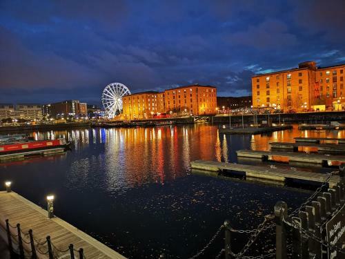 Base Serviced Apartments - The Docks