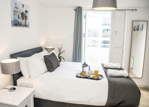 Base Serviced Apartments - The Docks