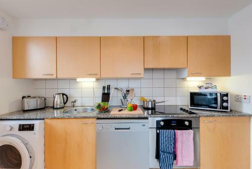 Base Serviced Apartments - The Docks