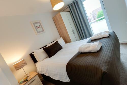 Base Serviced Apartments - The Docks