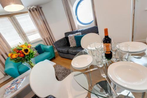 Base Serviced Apartments - The Docks