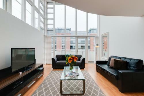 Base Serviced Apartments - The Docks