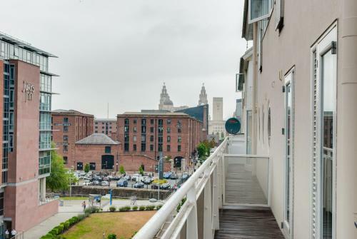 Base Serviced Apartments - The Docks
