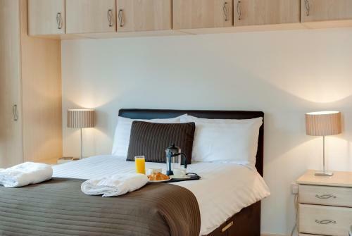 Base Serviced Apartments - The Docks