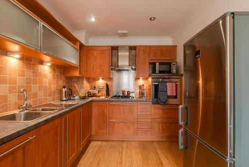 Base Serviced Apartments - The Docks