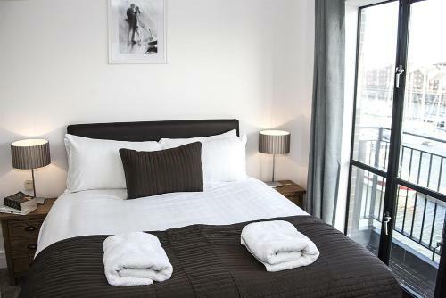 Base Serviced Apartments - The Docks