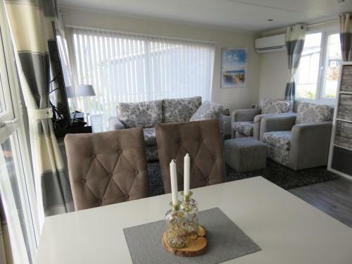 Chalet Im Erholungspark "de Veerstal"