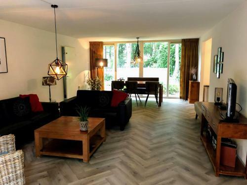 Bungalow Met Uitzicht Op Eigen Bos