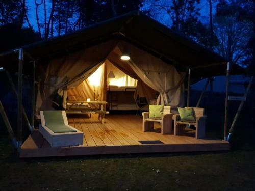 Glamping Safaritent Op Camping De Rimboe