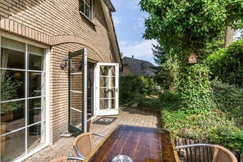 Luxe Vakantiehuis In Het Bos Met Jacuzzi En Sauna
