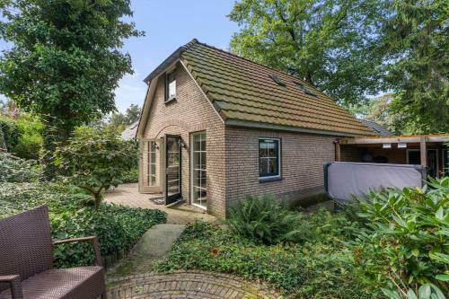 Luxe Vakantiehuis In Het Bos Met Jacuzzi En Sauna