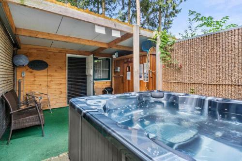 Luxe Vakantiehuis In Het Bos Met Jacuzzi En Sauna