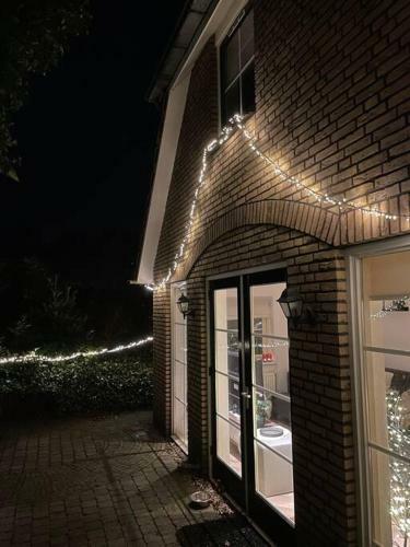 Luxe Vakantiehuis In Het Bos Met Jacuzzi En Sauna