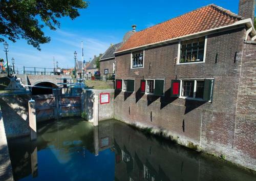 Hostal Waterland Suite